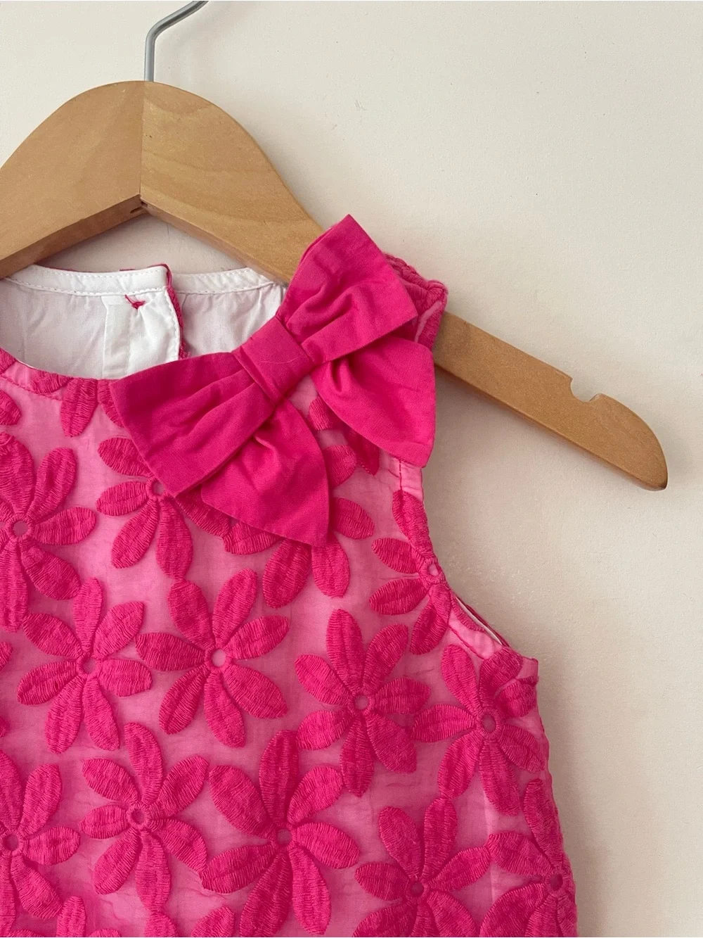 GYMBOREE EUC Hot Pink Floral Embroidered Bow Accent Sleeveless Shift Dress